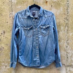Gap Denim Chambray Shirt, Western Blouse in Slim Fit, Small Petite / Tall